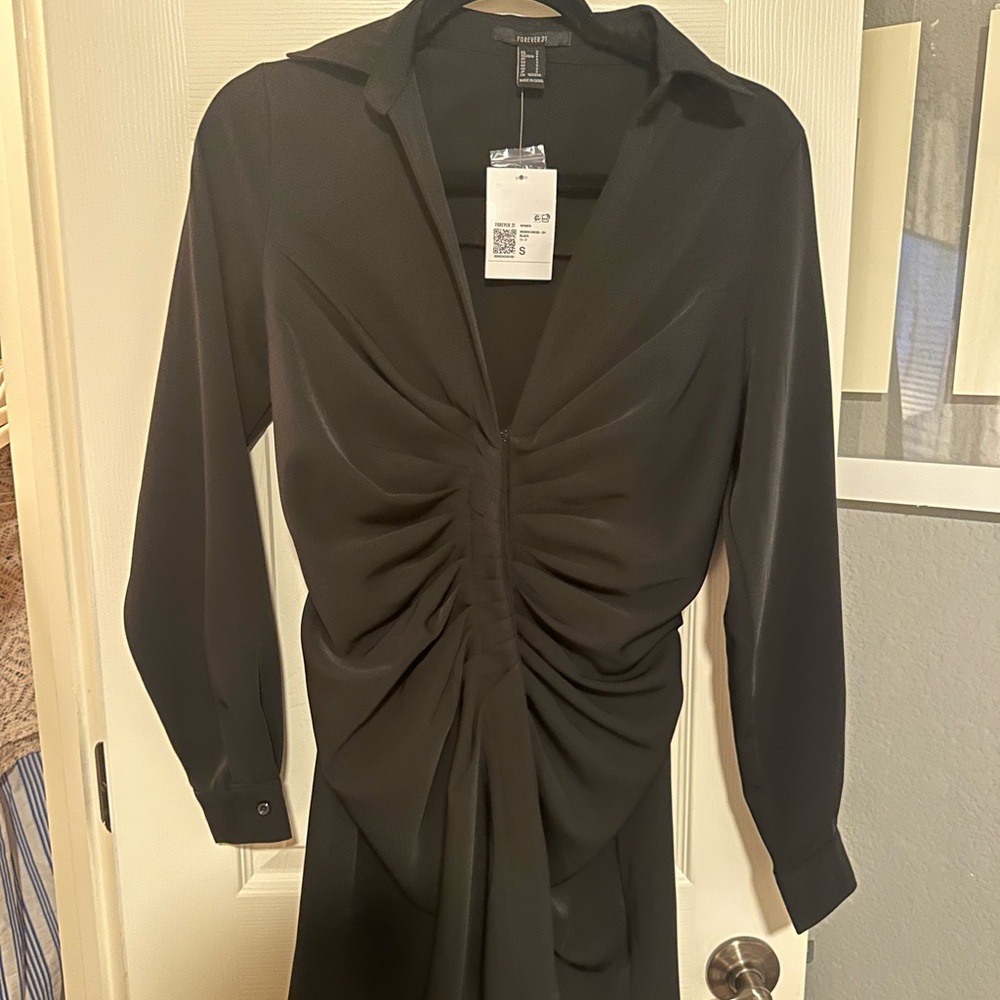 Black ruched front collared mini dress